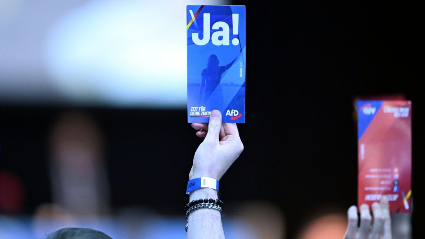 AfD-Jugend-begleitet-von-massiven-Protesten-gegr-ndet-Rechtsau-enpolitiker-Hohm-als-Chef