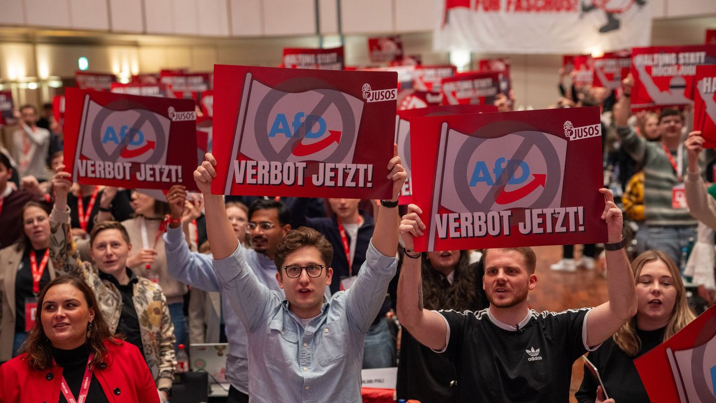 Partei-Nachwuchs-Jusos-protestieren-gegen-Gr-ndung-von-AfD-Jugendverband