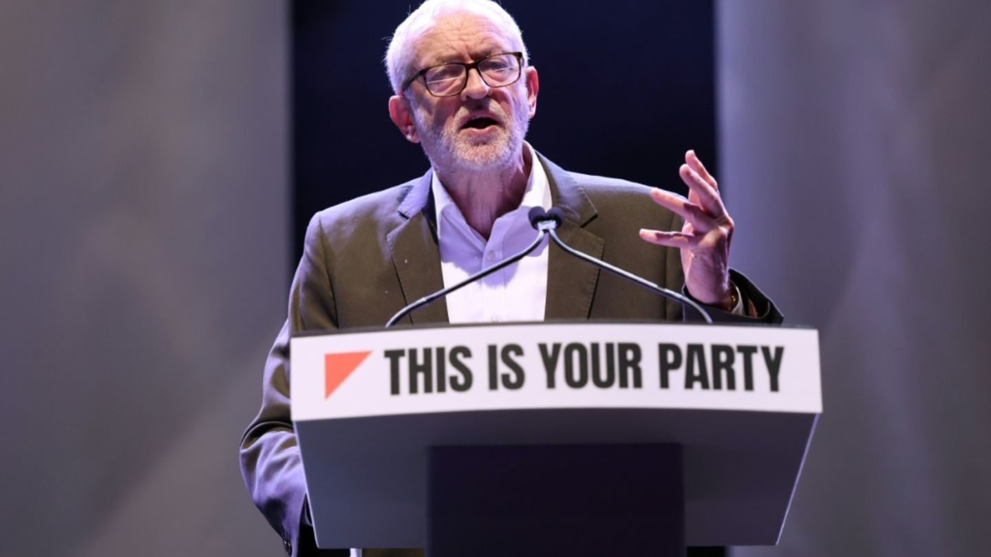 Corbyn am Rednerpult