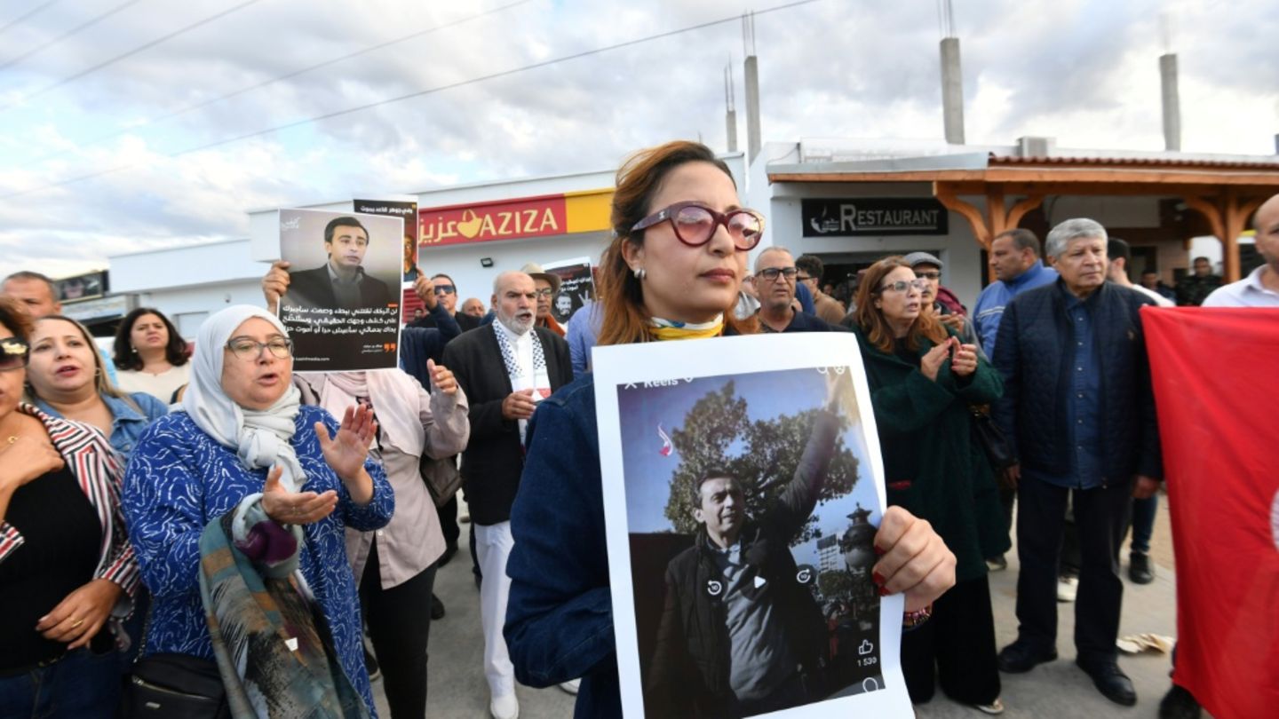 Aktivistin bei Protesten gegen Freiheitbeschränkungen in Tunesien festgenommen