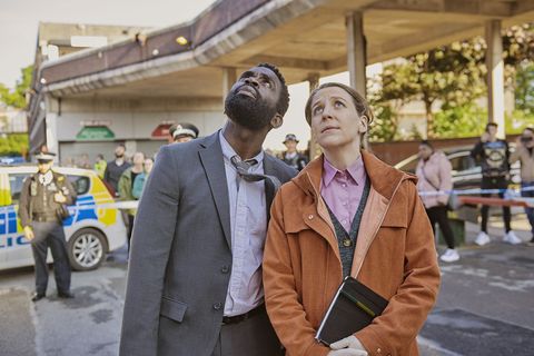 Zwei Menschen sind von einem Londoner Hochhaus gestürzt und niemand weiß, warum. Sonderermittlerin Sarah Collins (Gemma Whelan) und ihr Kollege Steve Bradshaw (Jimmy Akingbola) ermitteln.