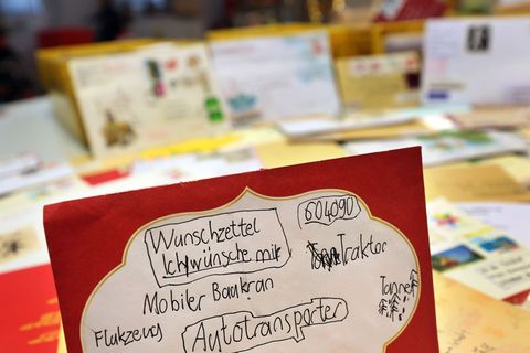 Rechtschreibfehler sind nicht ungewöhnlich auf Wunschzetteln. Foto: Karl-Josef Hildenbrand/dpa