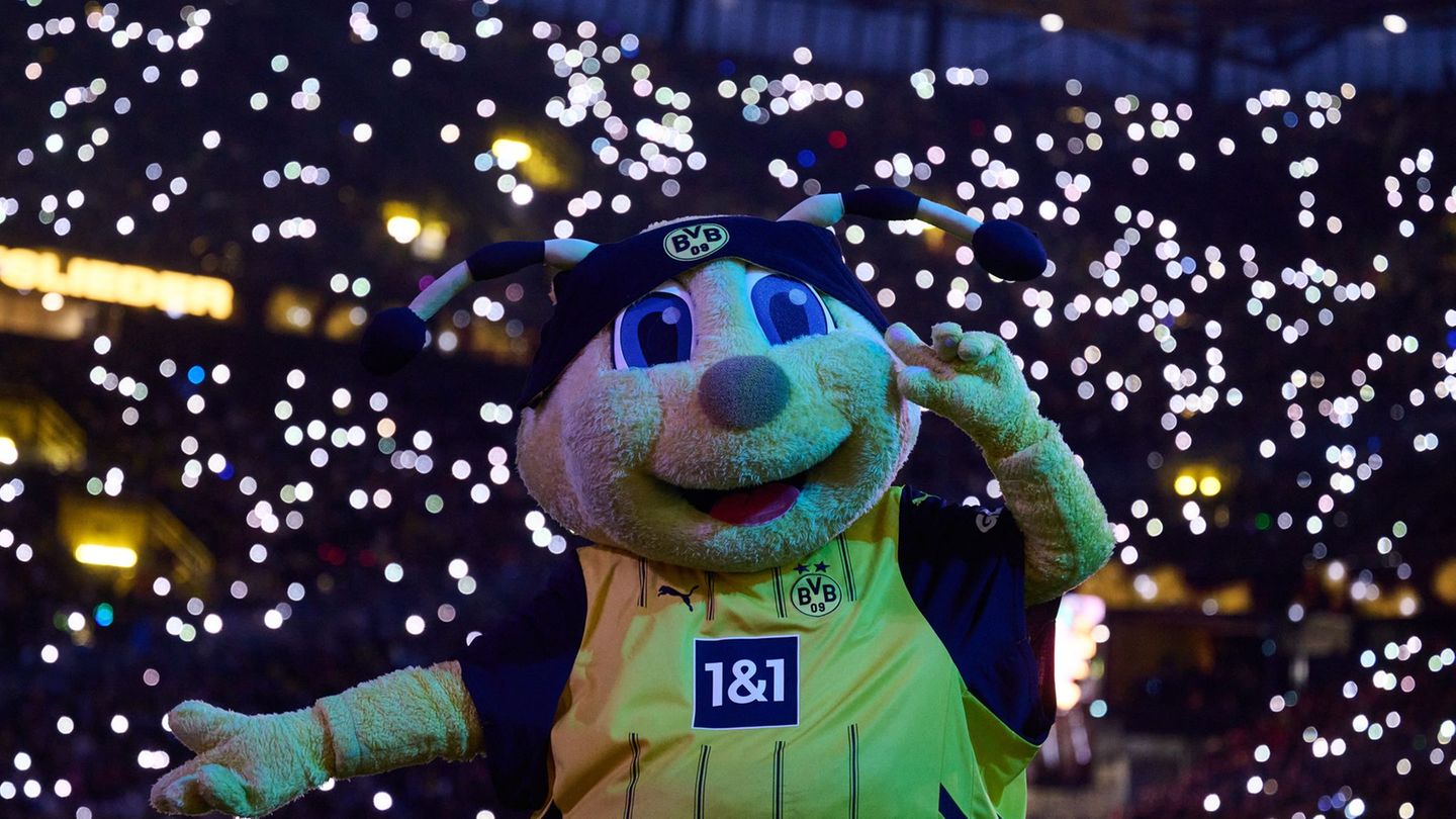 Mitsing-Konzert: Zehntausende singen Weihnachtslieder im Stadion des BVB