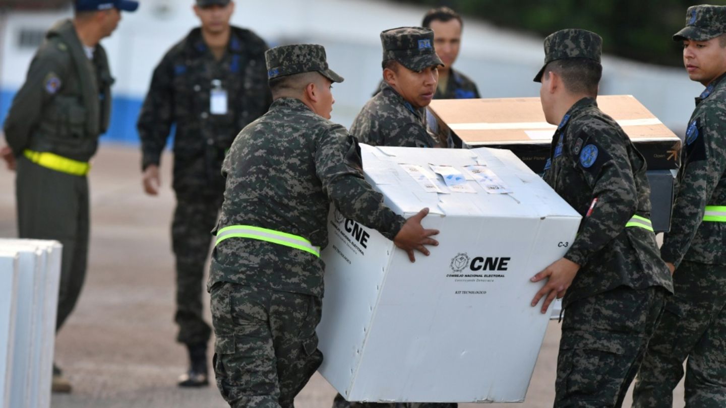 Soldaten bereiten die Wahl in Tegucigalpa vor