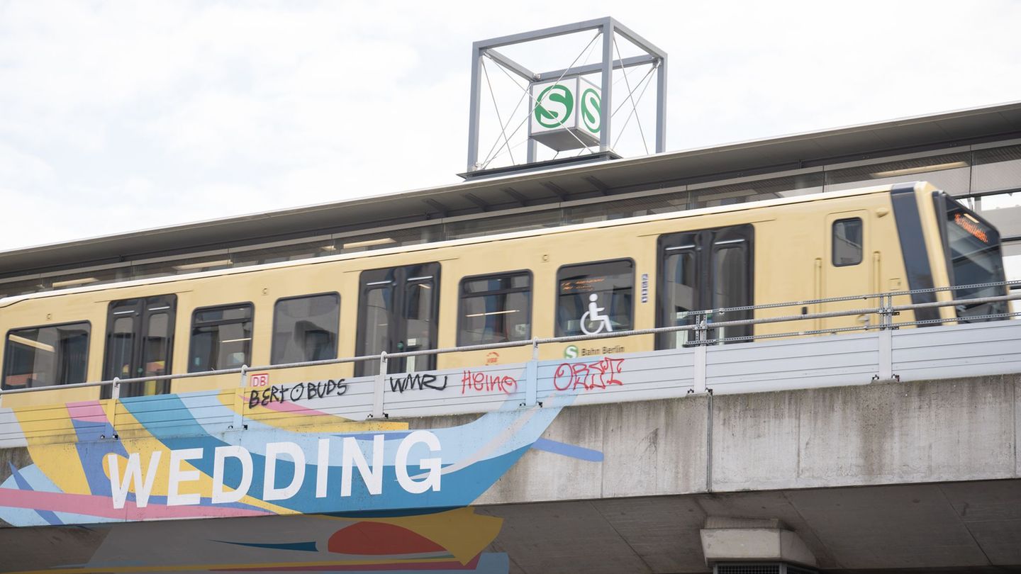 Mit der BVG: Winterkleidung gesucht: Spendenaktion an Bahnstation Wedding