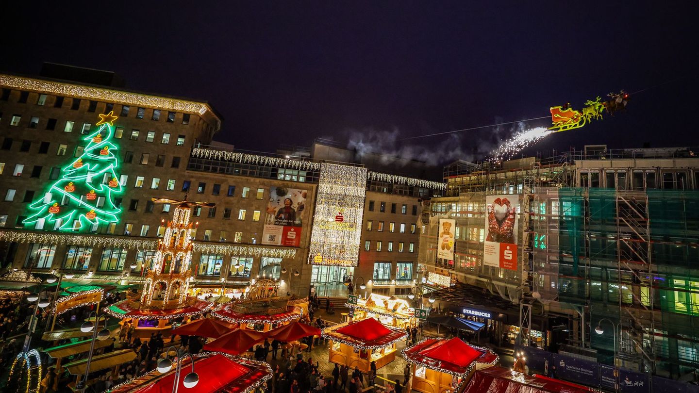 Weihnachten: Schneewalzer und Flug-Weihnachtsmann: besondere NRW-Märkte