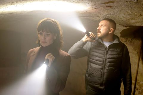 Maryam Azadi (Melika Foroutan) und Hamza Kulina (Edin Hasanovic) in einer Szene aus der Folge "Licht" aus der Krimireihe "Tatort