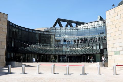 Unter dem Landtag liegt eine zweigeschossige Tiefgarage. (Archivbild) Foto: Friso Gentsch/dpa