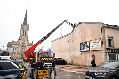 Das Feuer überraschte die Bewohner mitten in der Nacht. Foto: Jean-Christophe Verhaegen/AFP/dpa