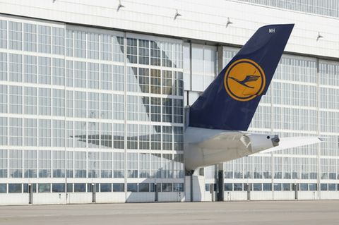 Lufthansa-Maschine in Hangar in München