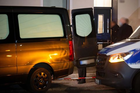 Bis in den Abend war die Spurensicherung am Samstag im Einsatz. Foto: Henning Kaiser/dpa
