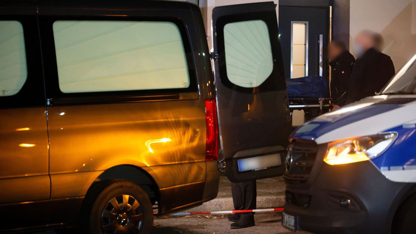 Bis in den Abend war die Spurensicherung am Samstag im Einsatz. Foto: Henning Kaiser/dpa