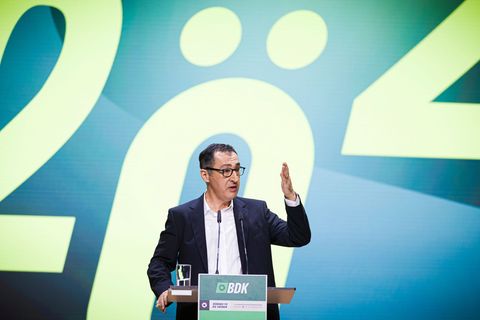 Im Landtagswahlkampf übt sich Cem Özdemir im Umgang mit den Grünen im Spagat zwischen Nähe und Distanz. Foto: Moritz Frankenberg
