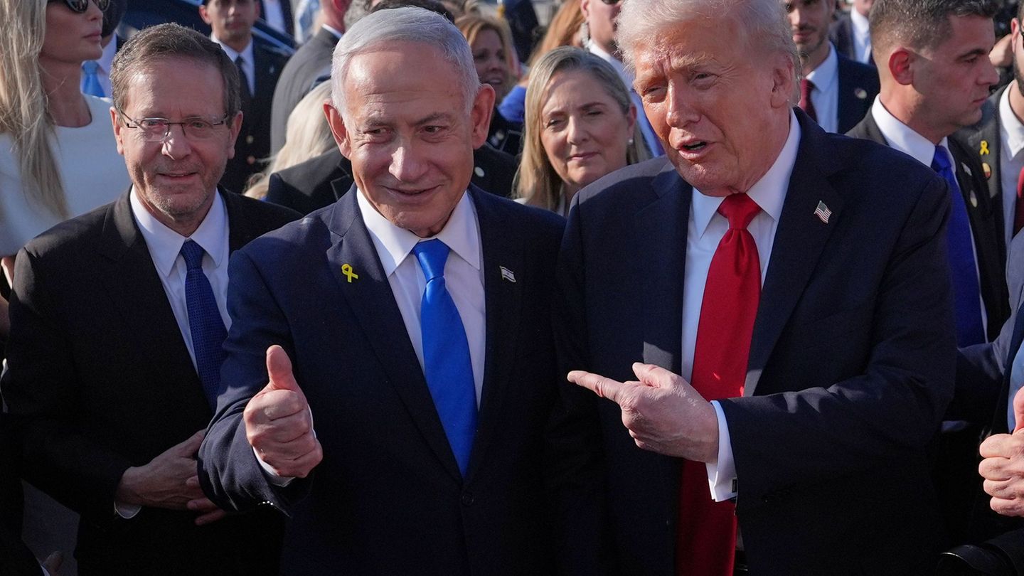US-Präsident Donald Trump (r-l), der israelische Ministerpräsident Benjamin Netanjahu und Israels Präsident Izchak Herzog. (Arch
