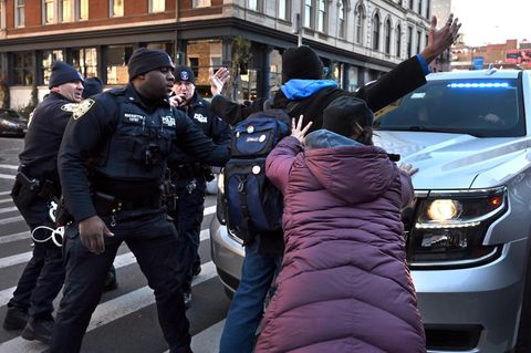 Mehrere Festnahmen: Demonstranten blockieren ICE-Agenten in New York