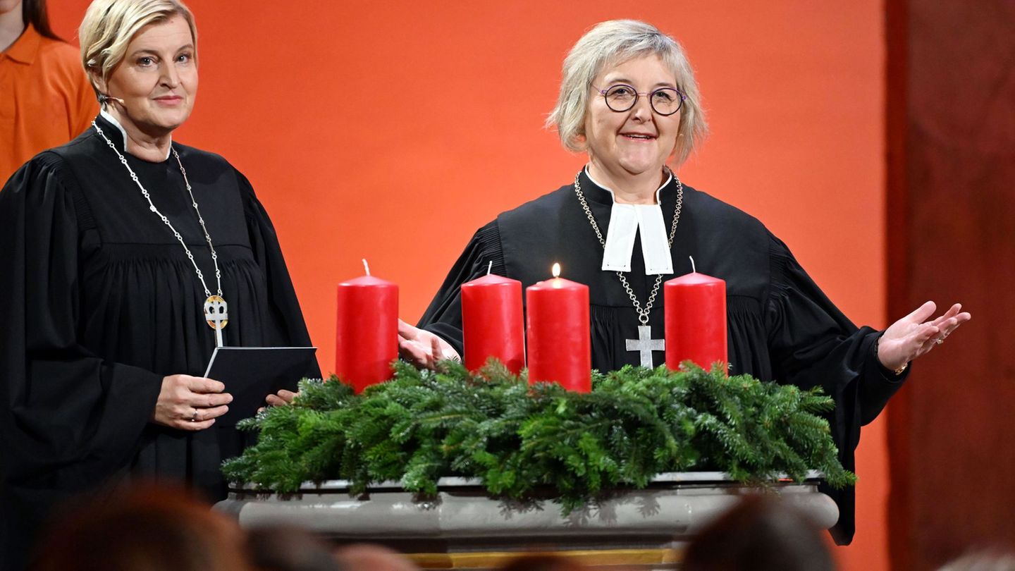 Heike Springhart (rechts), Landesbischöfin der Evangelischen Landeskirche in Baden, und Dagmar Pruin, Pfarrerin und Präsidentin