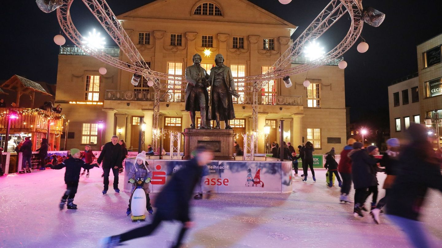 Der Vorfall ereignete sich nahe der Eisbahn am Theaterplatz in Weimar. (Archivbild) Foto: Bodo Schackow/dpa-Zentralbild/dpa