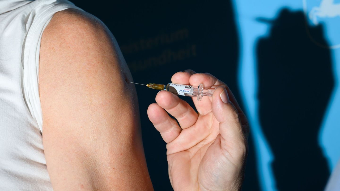 Die Grippe-Saison ist im Anmarsch. Mit Impfungen sollte nicht länger gewartet werden, so die Gesundheitsbehörden. (Archivbild) F