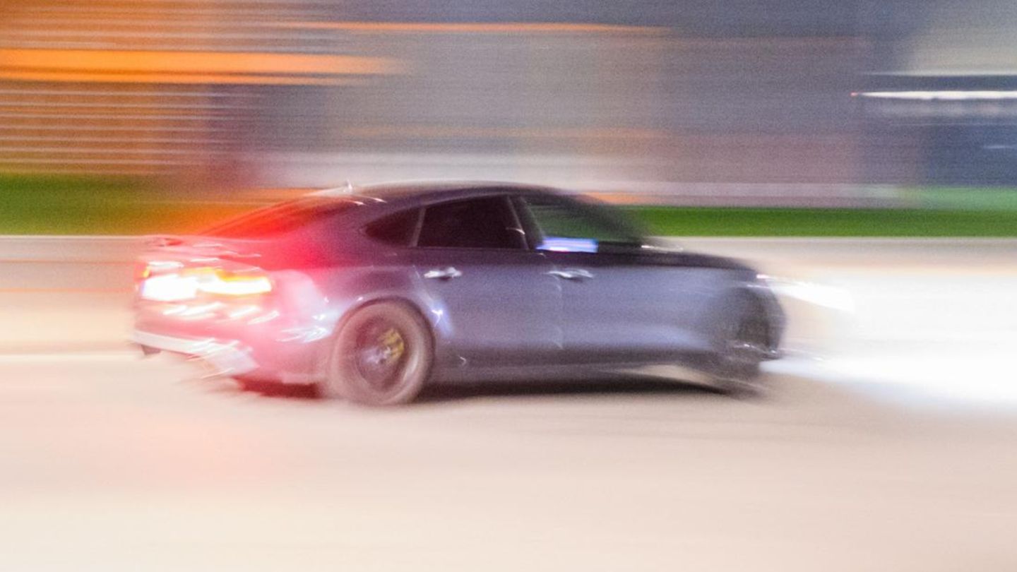 Solingen: Mit getunten Autos werden oft illegale Straßenrennen gefahren (Archivbild)