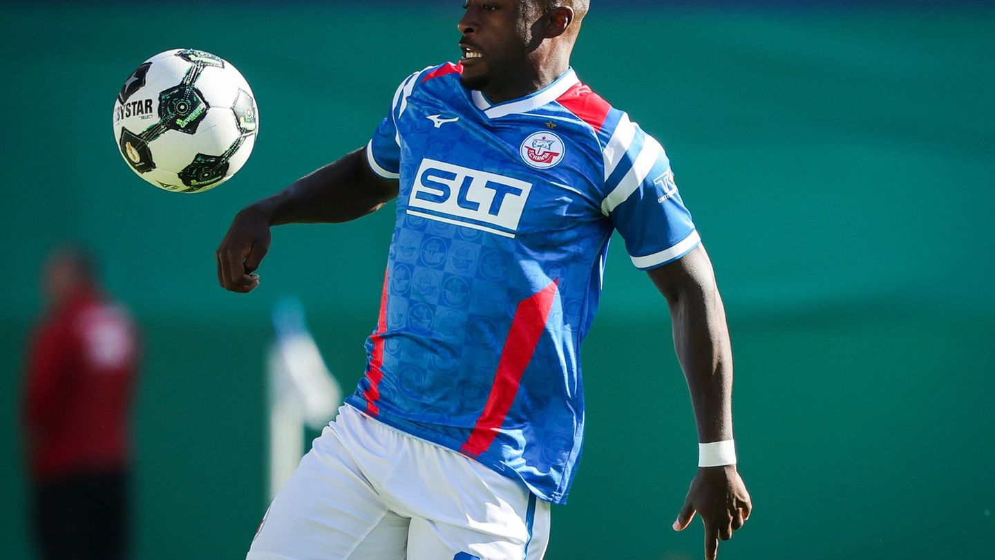 Hansa-Torschütze Christian Kinsombi. Foto: Christian Charisius/dpa