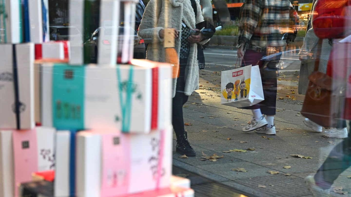 Am Black Friday schlagen viele Kunden zu (Symbolbild). Foto: Elisa Schu/dpa