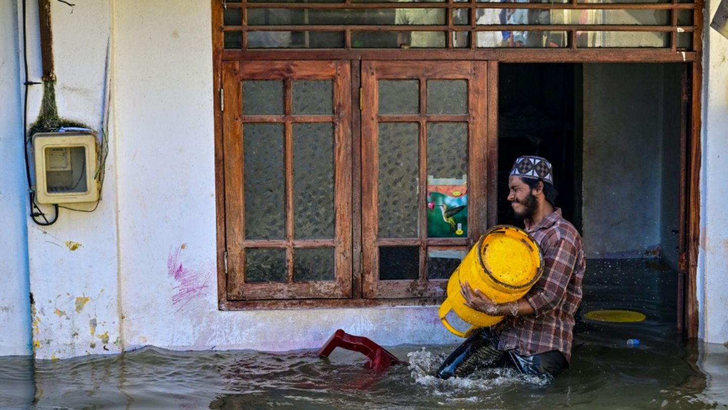 Überschwemmte Häuser in Sri Lanka