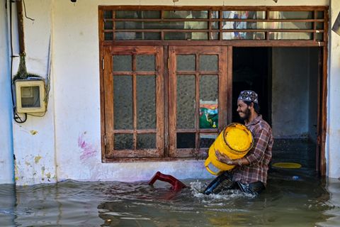 Überschwemmte Häuser in Sri Lanka