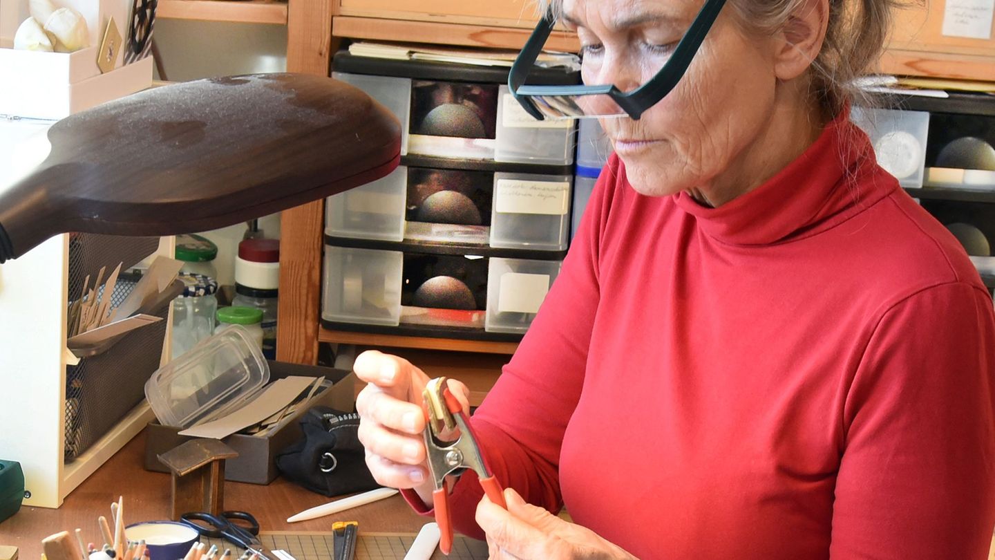 Kleine-B-cher-Geschichten-auf-der-Fingerkuppe-Miniaturb-cher-aus-Leipzig