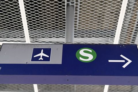 Wer mit der S-Bahn zum Münchner Flughafen möchte, muss in der nächsten Zeit gut planen. (Symbolbild) Foto: Peter Kneffel/dpa