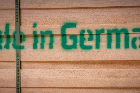 Die höheren US-Zölle setzen die exportorientierte deutsche Wirtschaft unter Druck. (Symbolbild) Foto: Jens Büttner/dpa