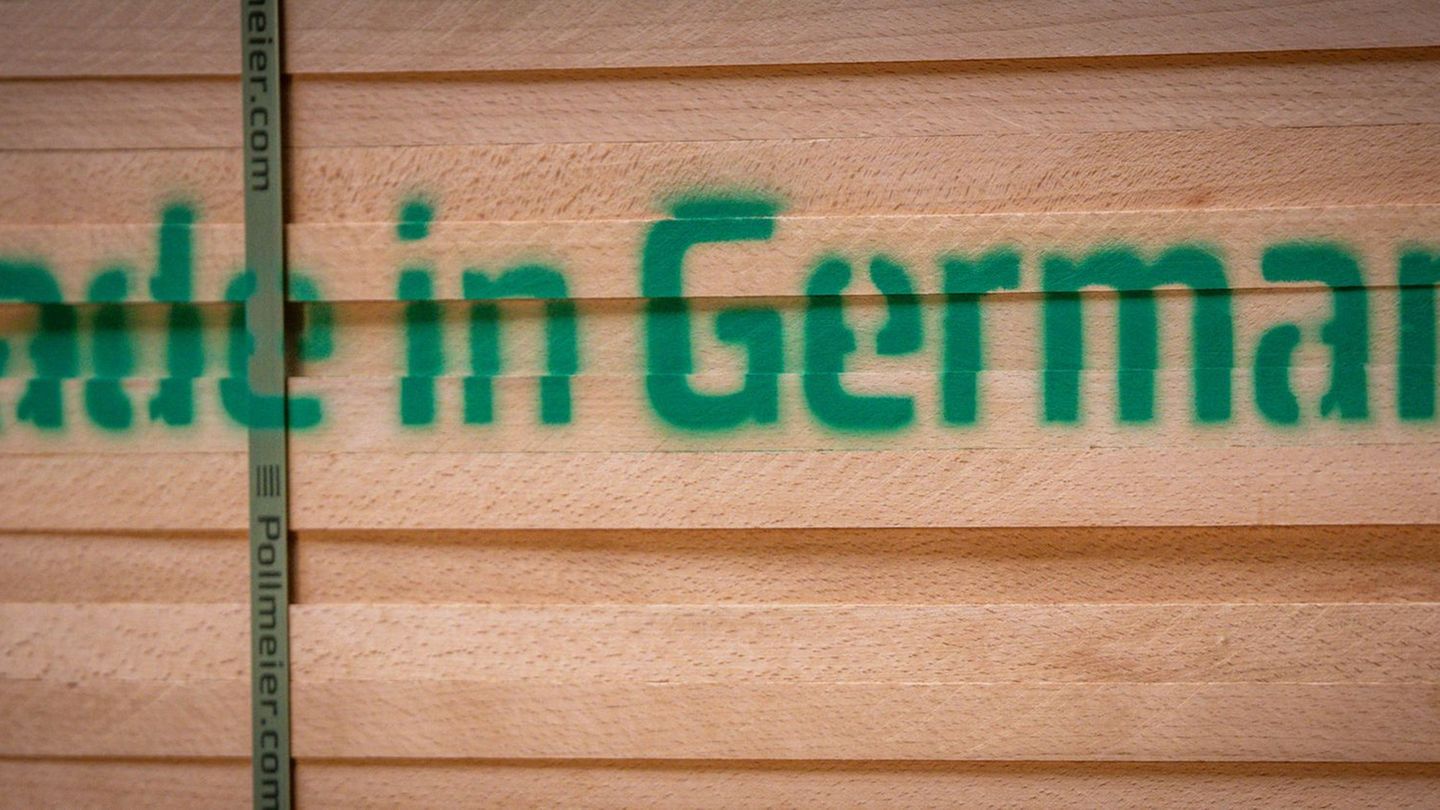 Die höheren US-Zölle setzen die exportorientierte deutsche Wirtschaft unter Druck. (Symbolbild) Foto: Jens Büttner/dpa