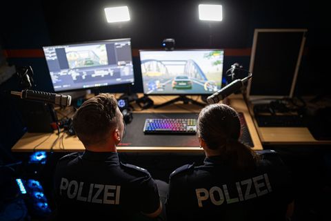 Die Polizei Hannover streamt auf Twitch - jetzt kommt das Landeskriminalamt Niedersachsen dazu. (Archivbild) Foto: Moritz Franke