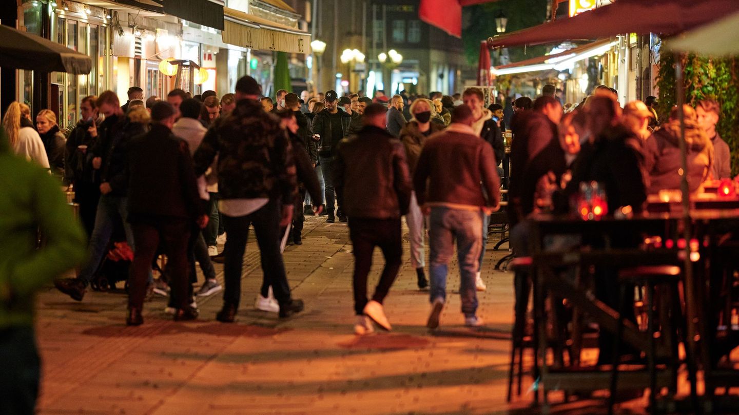 Kölsch oder Alt? Köln oder Düsseldorf - wer hat die längste Theke? Diese Frage ist statistisch entschieden. (Archivbild) Foto: H