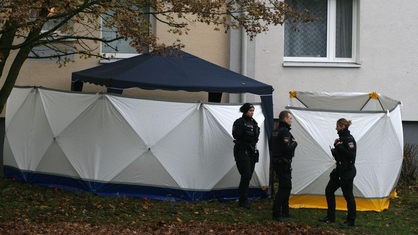 Ein Mädchen stürzte am Samstag in Bremen aus einem Fenster und erlag seinen Verletzungen. (Archivfoto) Foto: Kai Moorschlatt/dpa