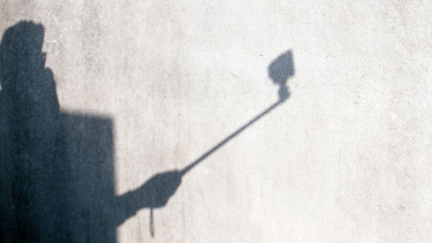 Riskante Aktionen im Straßenverkehr für Livestreams können von der Polizei mitunter geahndet werden. (Symbolbild) Foto: picture