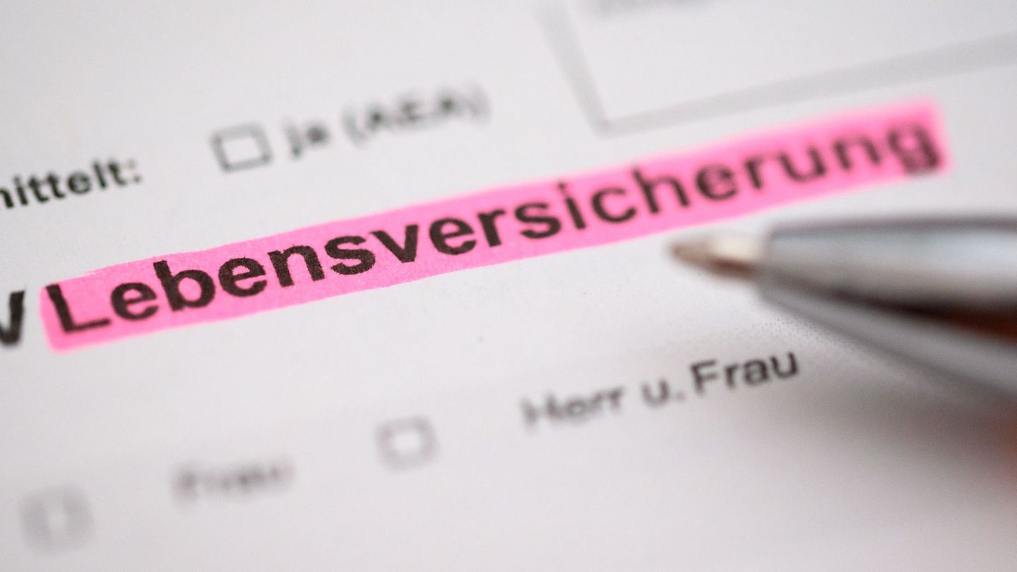 Die Allianz hält Verzinsung von Lebensversicherungen stabil. (Symbolbild) Foto: Jonas Walzberg/dpa