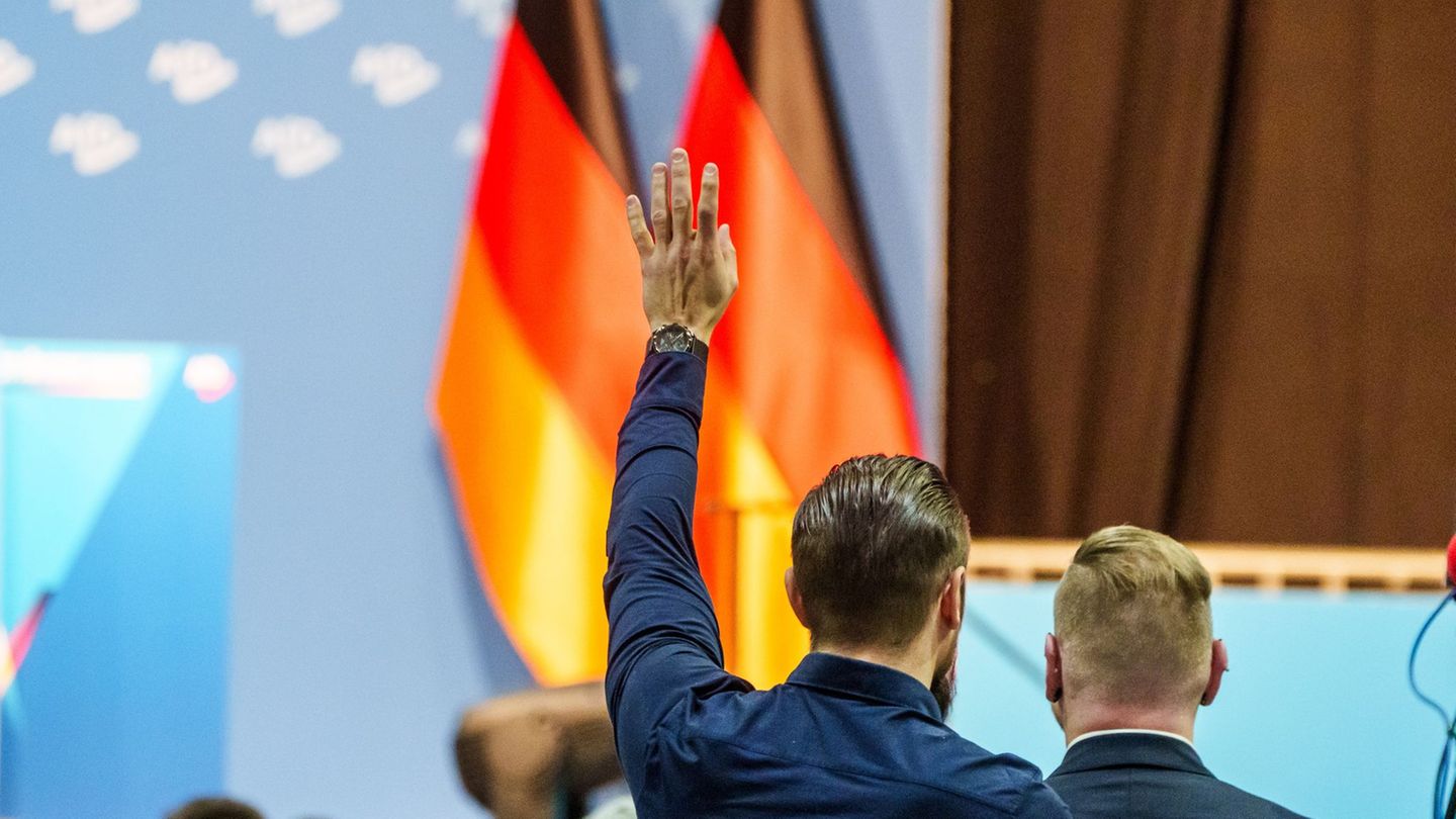 Rede-im-Hitler-Stil-AfD-in-Herford-zieht-Konsequenzen-nach-Eichwald-Auftritt