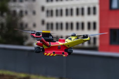 Automatisierte Drohnen sollen künftig Livebilder von Einsatzorten liefern - noch vor Eintreffen der Feuerwehr. (Handout) Foto: B