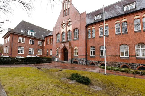 Das Amtsgericht Neumünster hat ein Urteil im Prozess um einen Unfall wegen Sekundenschlafs gefällt. (Archivfoto) Foto: Frank Mol