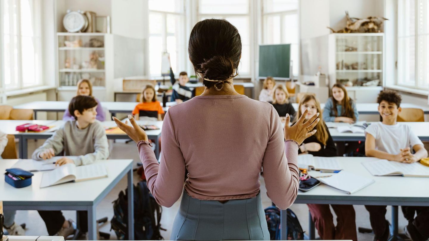 Referendariat: Eine Lehrerin vor der Klasse