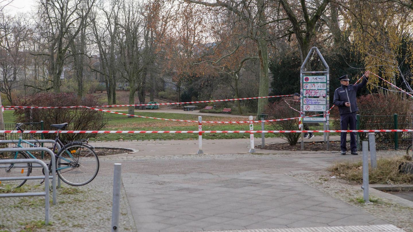 Die Rettungskräfte wurden am Sonntag gegen 6.00 Uhr gerufen. (Archivbild) Foto: Julius-Christian Schreiner/dpa