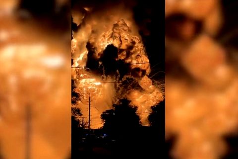 Explosion schießt 100 Meter in die Höhe