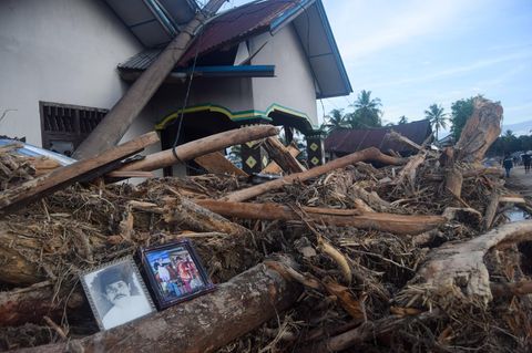 Massen der Zerstörung verwüsten Indonesien
