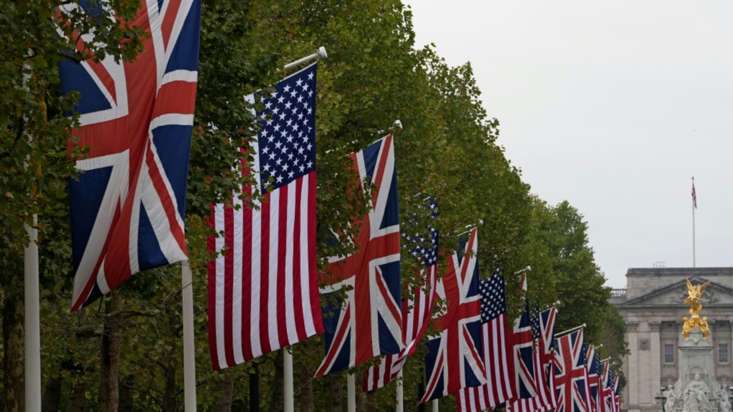 Britische und US-Flaggen in London