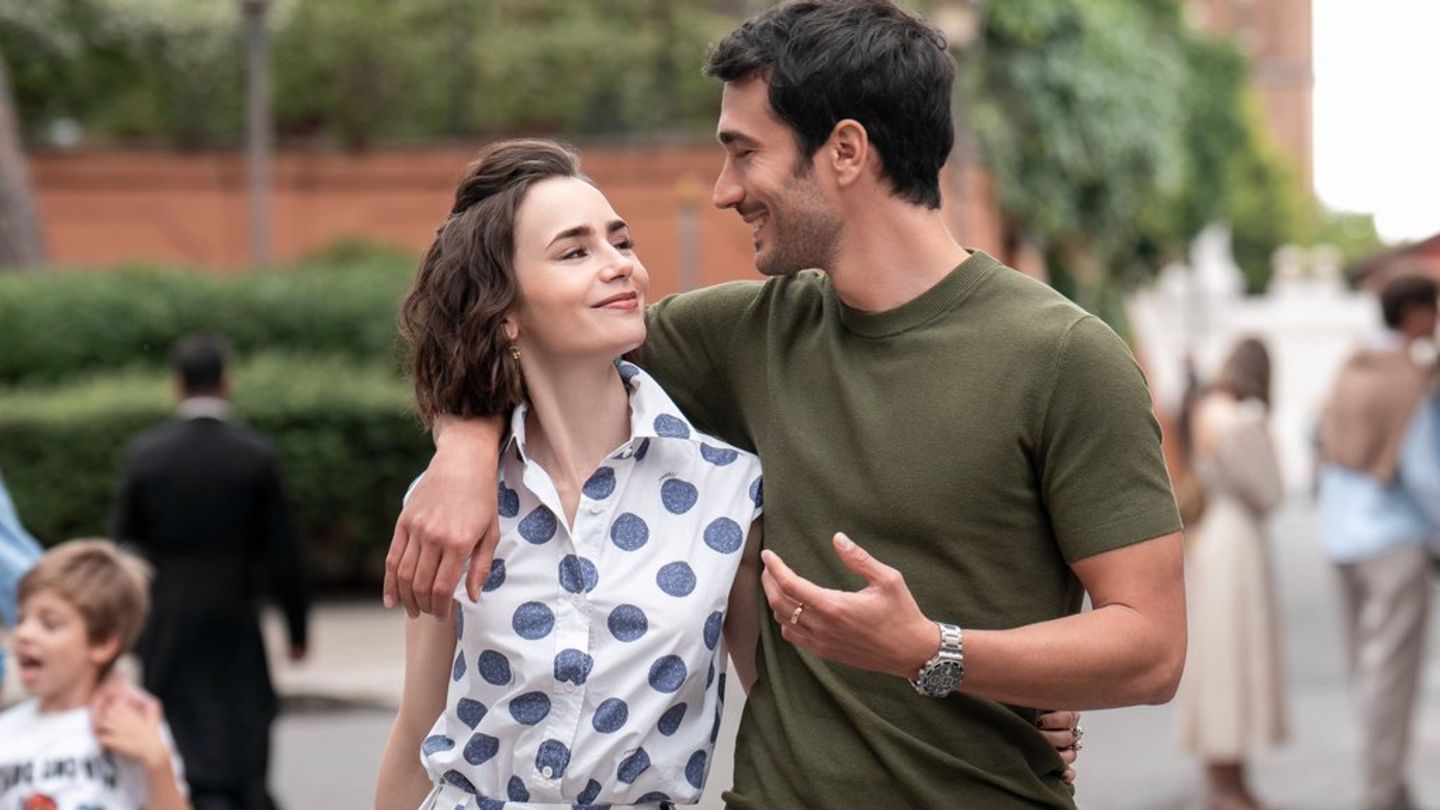 Verbringen schöne Stunden in Rom: Lily Collins' Emily Cooper und der von Eugenio Franceschini gespielte Marcello.
