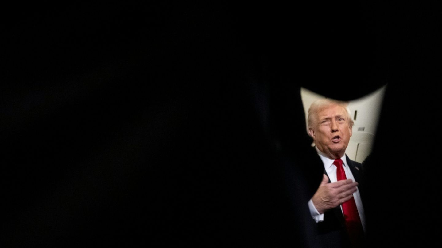 Trump an Bord der Präsidentenmaschine Air Force One