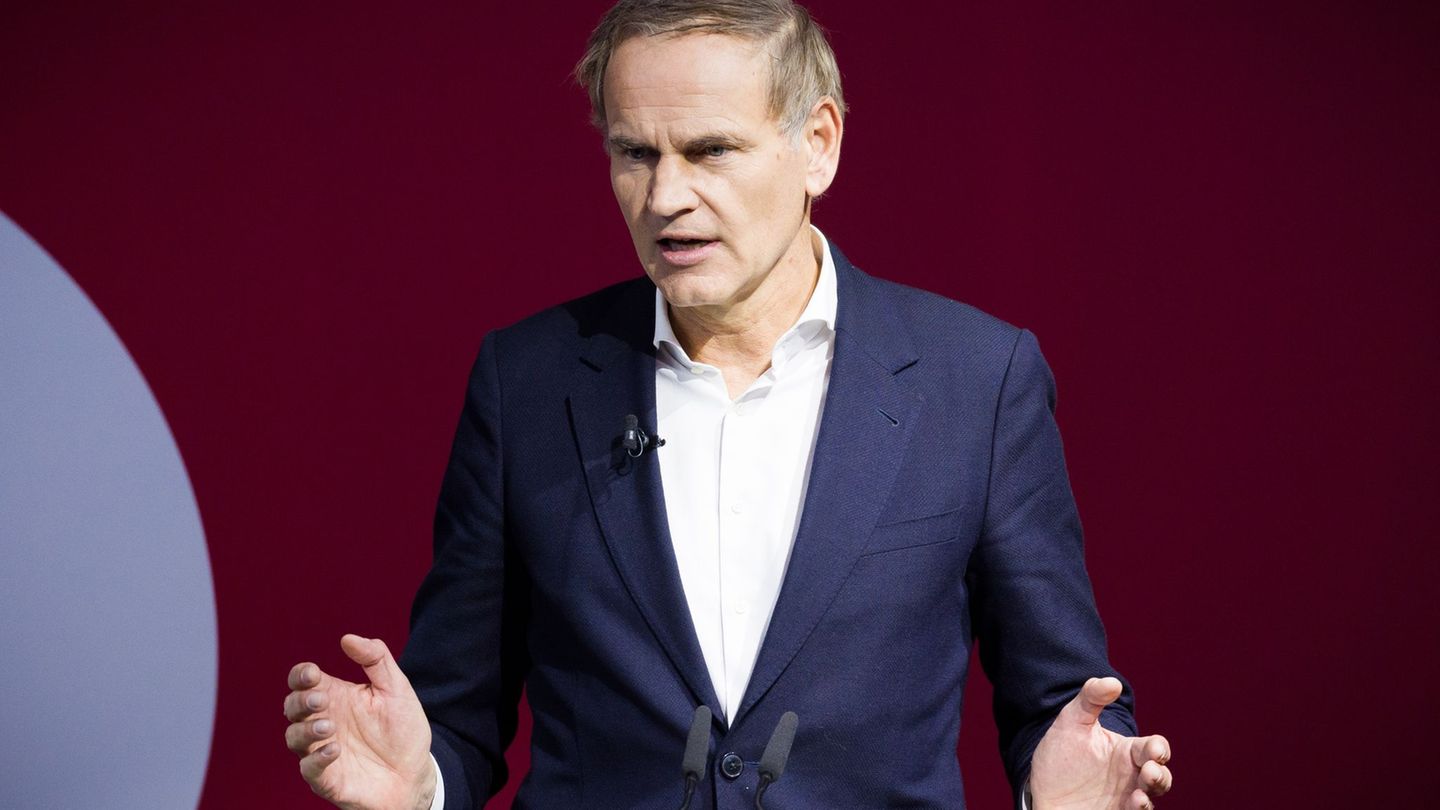 Bald im Aufsichtsrat des VfL Wolfsburg: Volkswagen-Chef Oliver Blume. Foto: Moritz Frankenberg/dpa