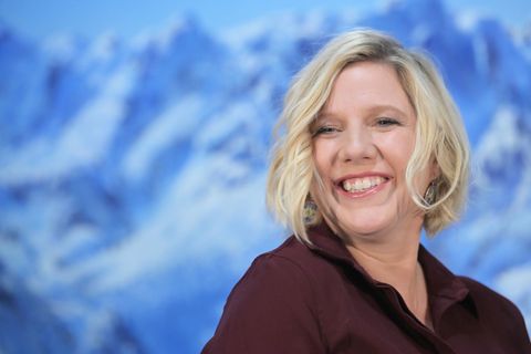 Sängerin Claudia Koreck sammelt das ganze Jahr lang die Geschenke für Weihnachten in einer Schublade. Foto: Malin Wunderlich/dpa