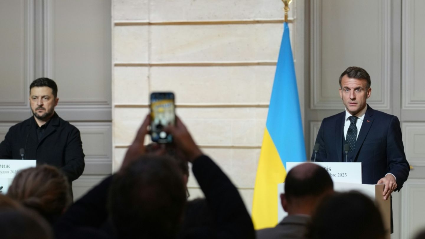 Wolodymyr Selenskyj (l.) und Emmanuel Macron