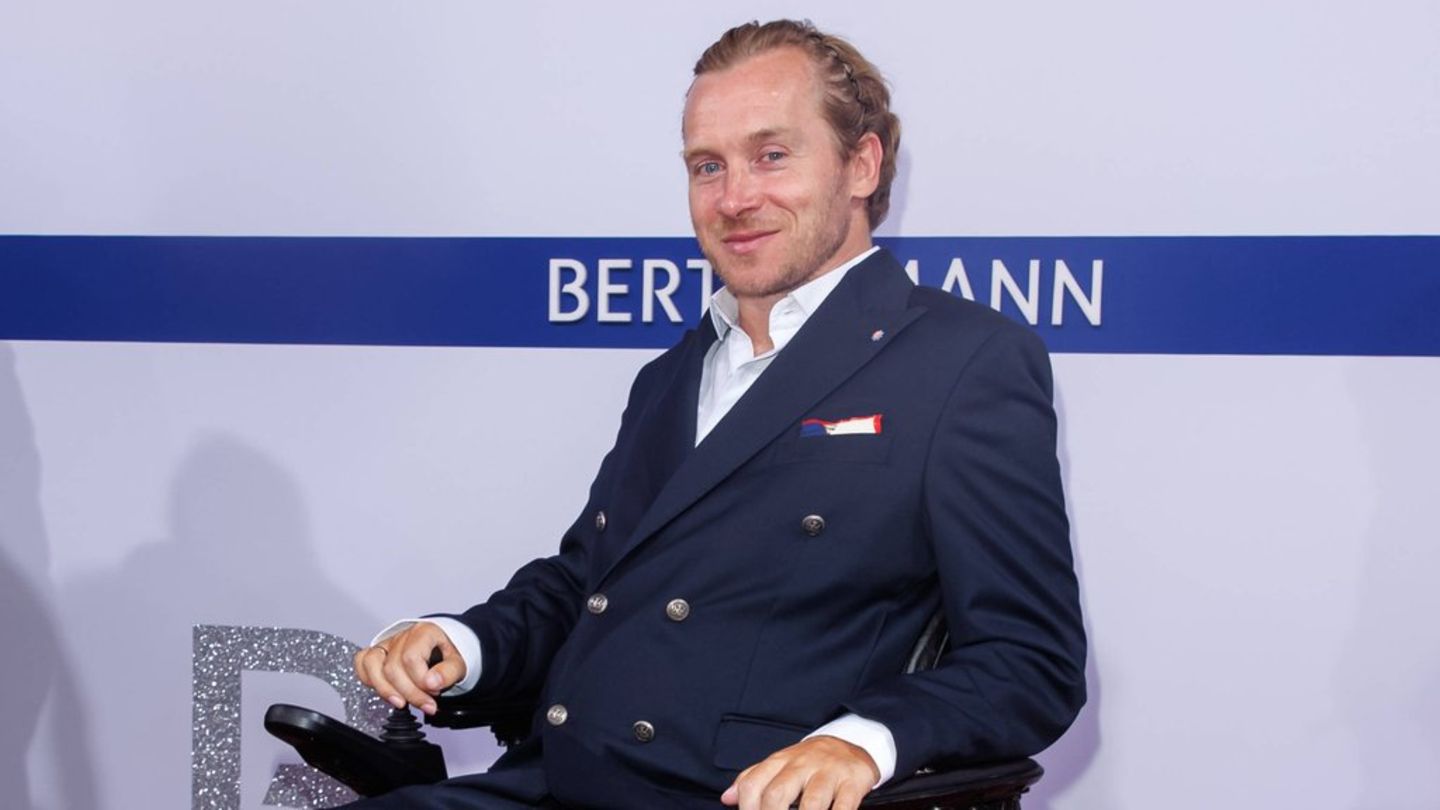 Samuel Koch ist vorerst mit Nasenpflaster unterwegs